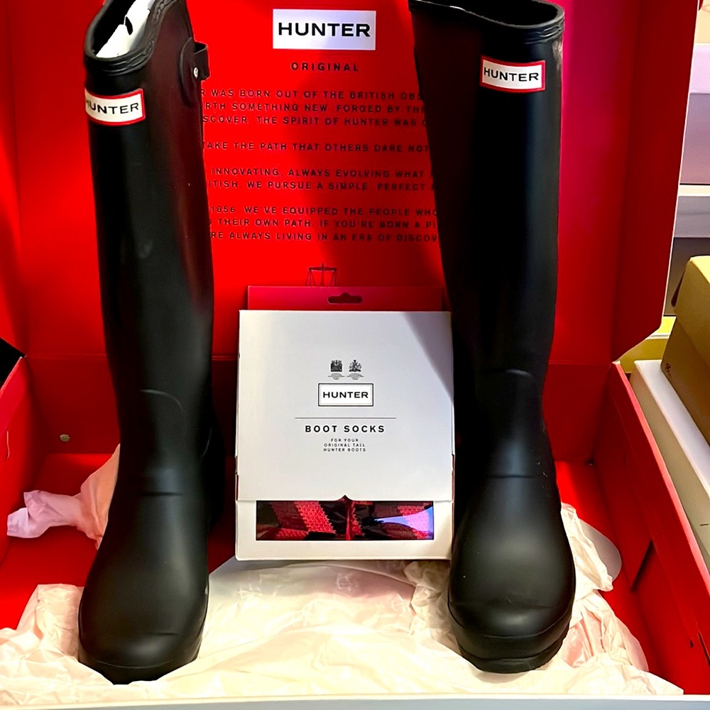 Beautiful tall wide calf hunter rain boots bonus boot sock with sale